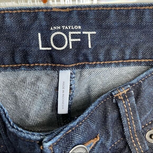 Ann Taylor Loft Denim Jeans ~ Modern Crop Dark Denim in size 24/00 - Picture 3 of 5